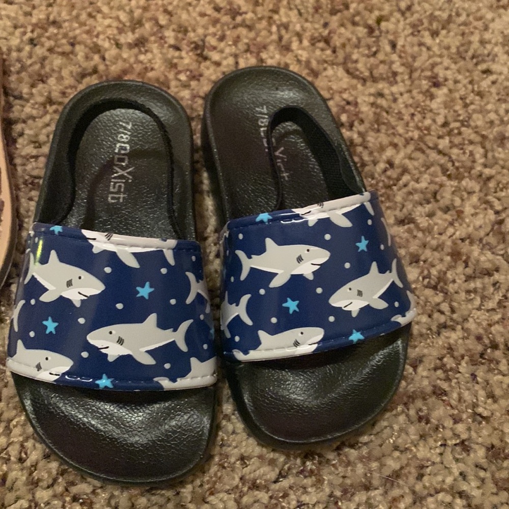 Shoes - Picture 4 of 4
